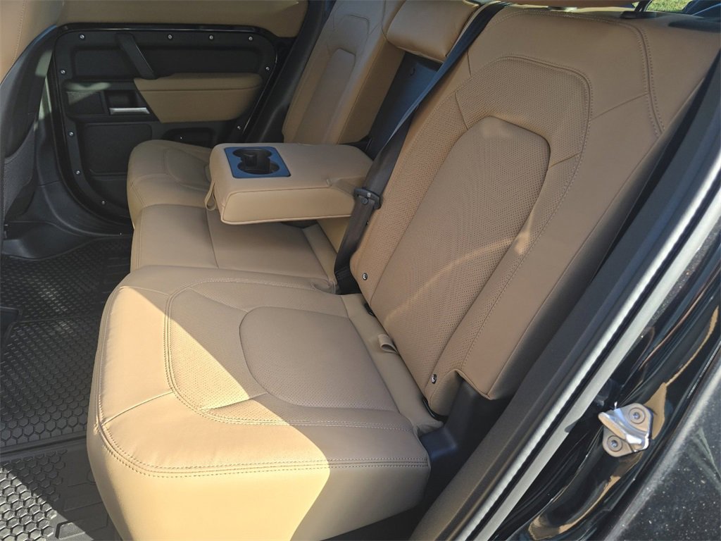 New 2025 Land Rover Defender 110 S image 33