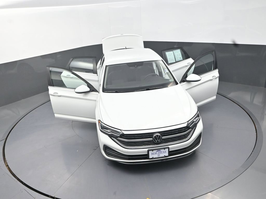 Used 2023 Volkswagen Jetta S image 31