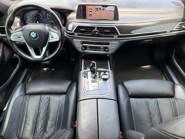 Used 2019 BMW 750i w/ Executive Package RWD image 9