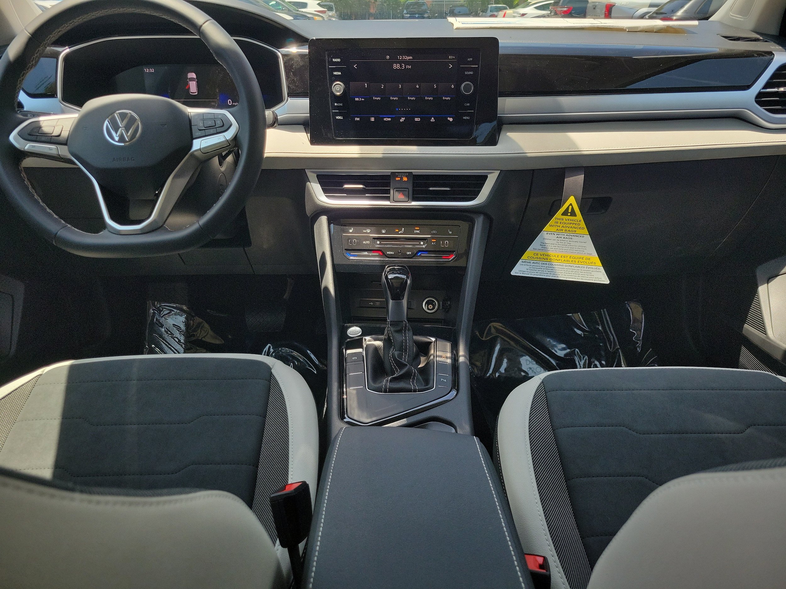 New 2026 Volkswagen Taos SE FWD image 14