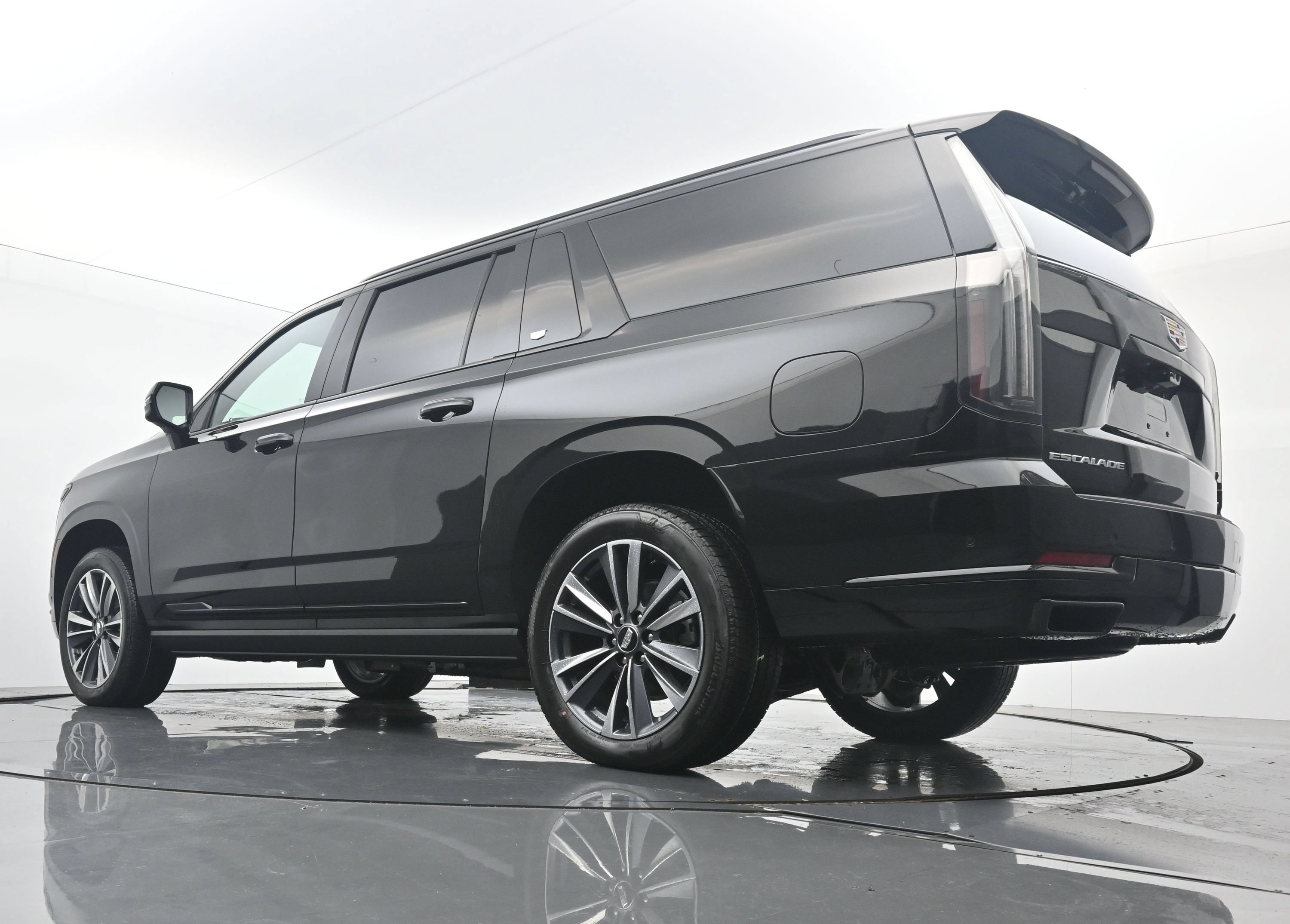 New 2026 Cadillac Escalade ESV Sport w/ Touring Package AWD/4WD image 17