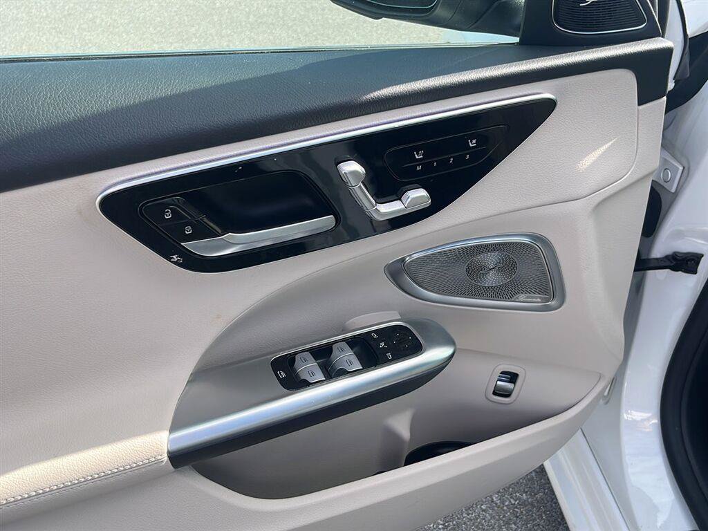 Used 2025 Mercedes-Benz C 300 Sedan image 8