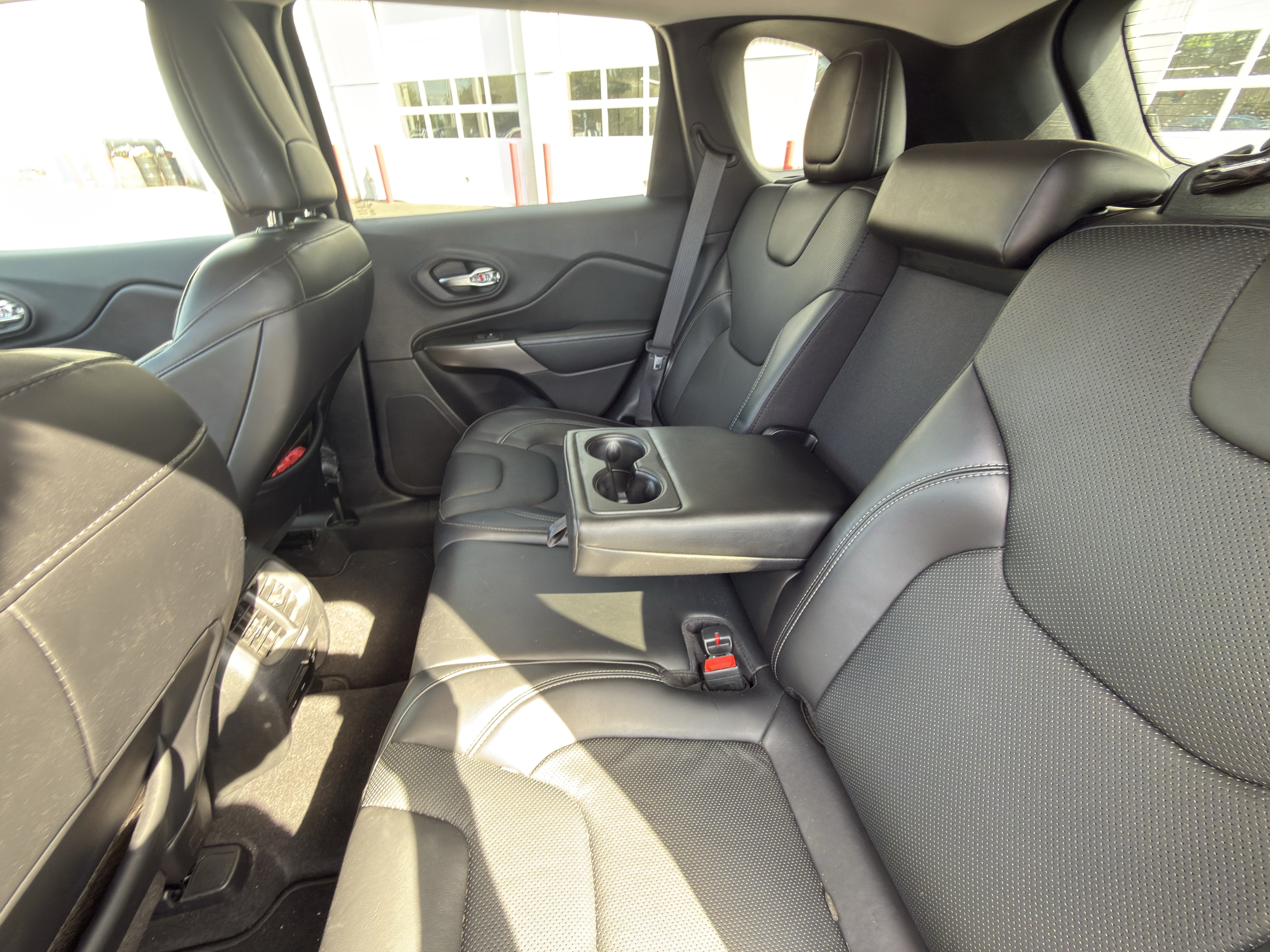 Used 2019 Jeep Cherokee Limited AWD/4WD image 22