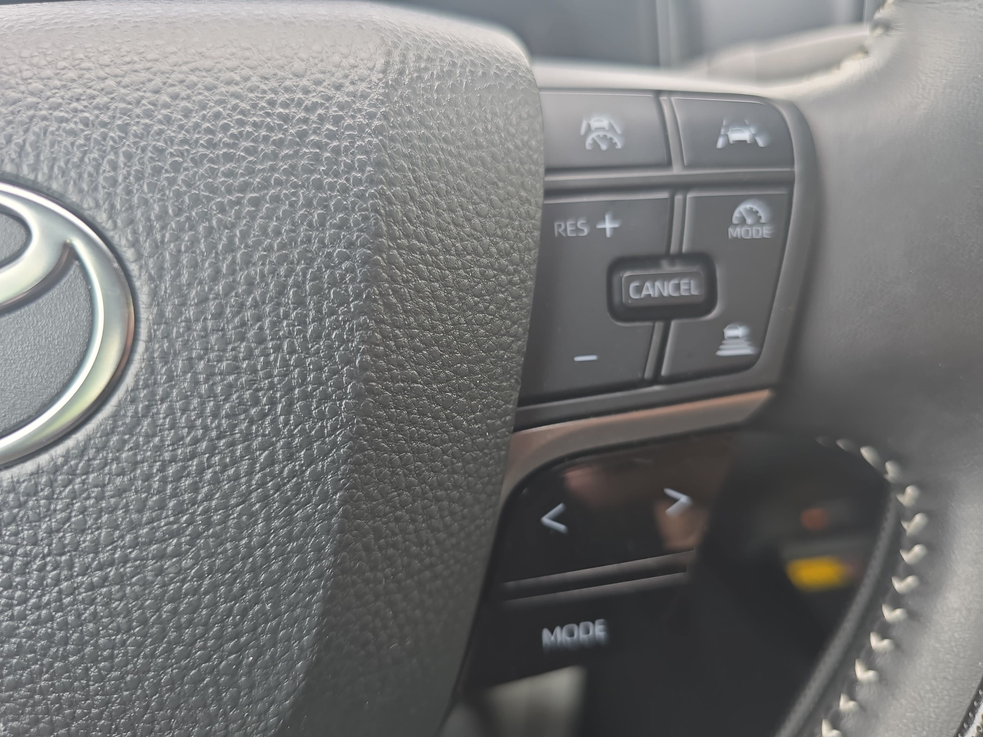 Used 2025 Toyota Camry SE w/ Convenience Package FWD image 17