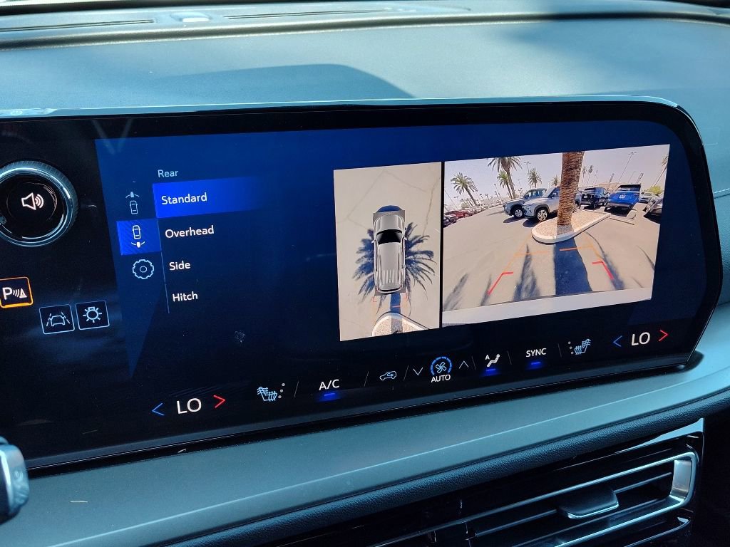 New 2025 Chevrolet Traverse LT w/ Driver Confidence Package image 13