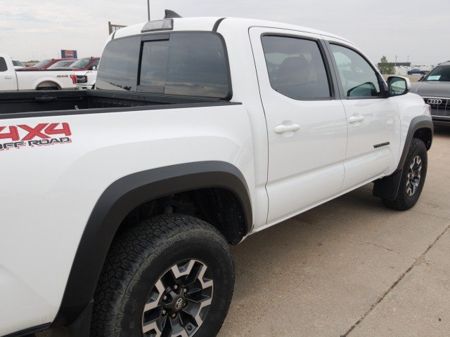 Used 2017 Toyota Tacoma TRD Off-Road w/ Premium & Technology Package AWD/4WD image 10