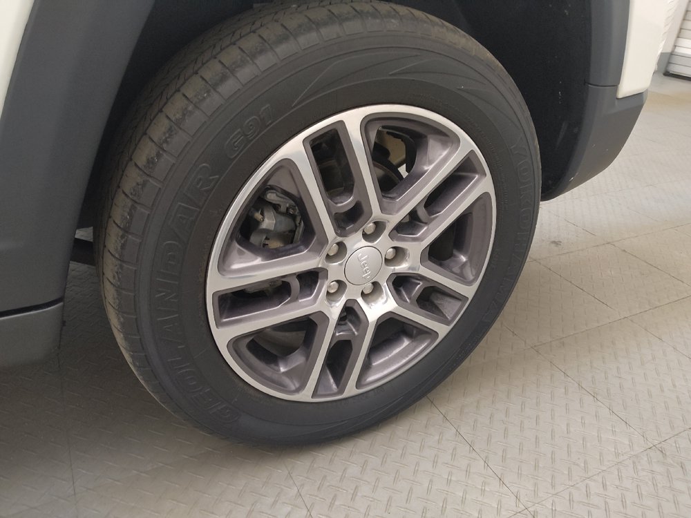 Used 2020 Jeep Compass Latitude AWD/4WD image 31