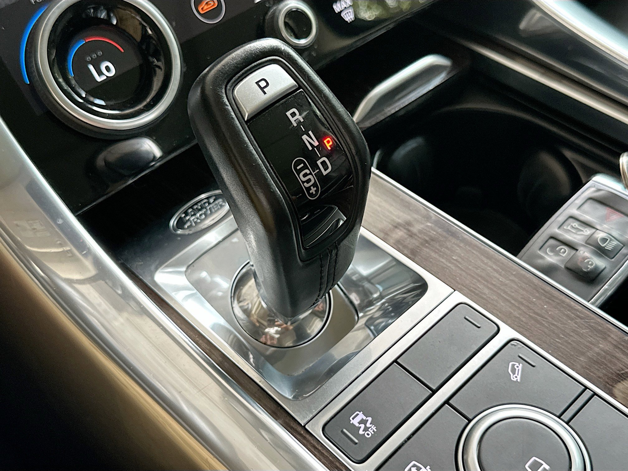 Used 2020 Land Rover Range Rover Sport HSE image 16