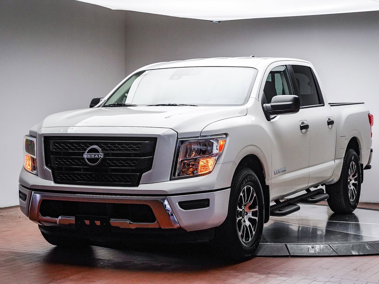 Used 2024 Nissan Titan SV w/ Accessory Utility Package