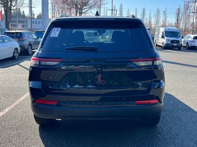 Used 2024 Jeep Grand Cherokee Altitude image 8