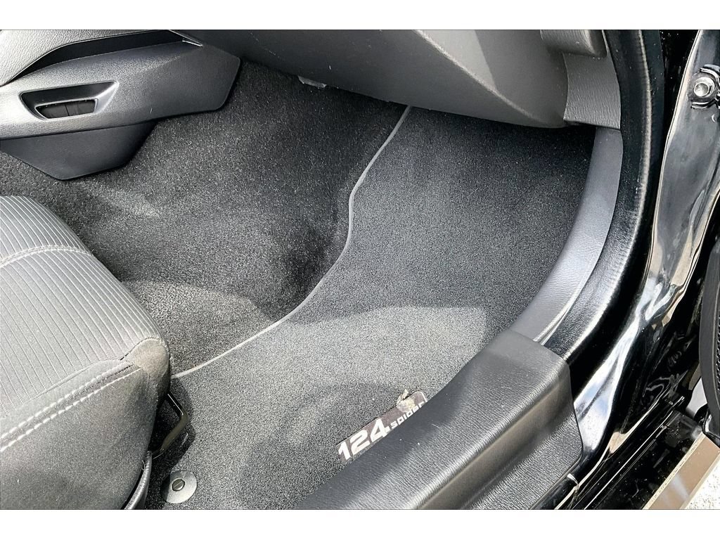 Used 2017 FIAT 124 Spider Classica RWD image 37