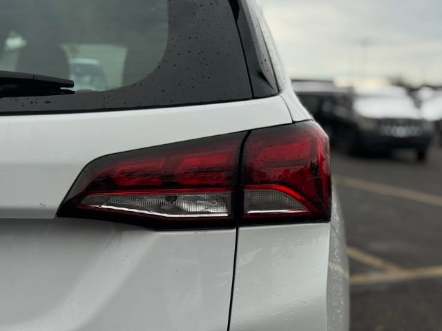 Used 2023 Chevrolet Equinox LS image 8