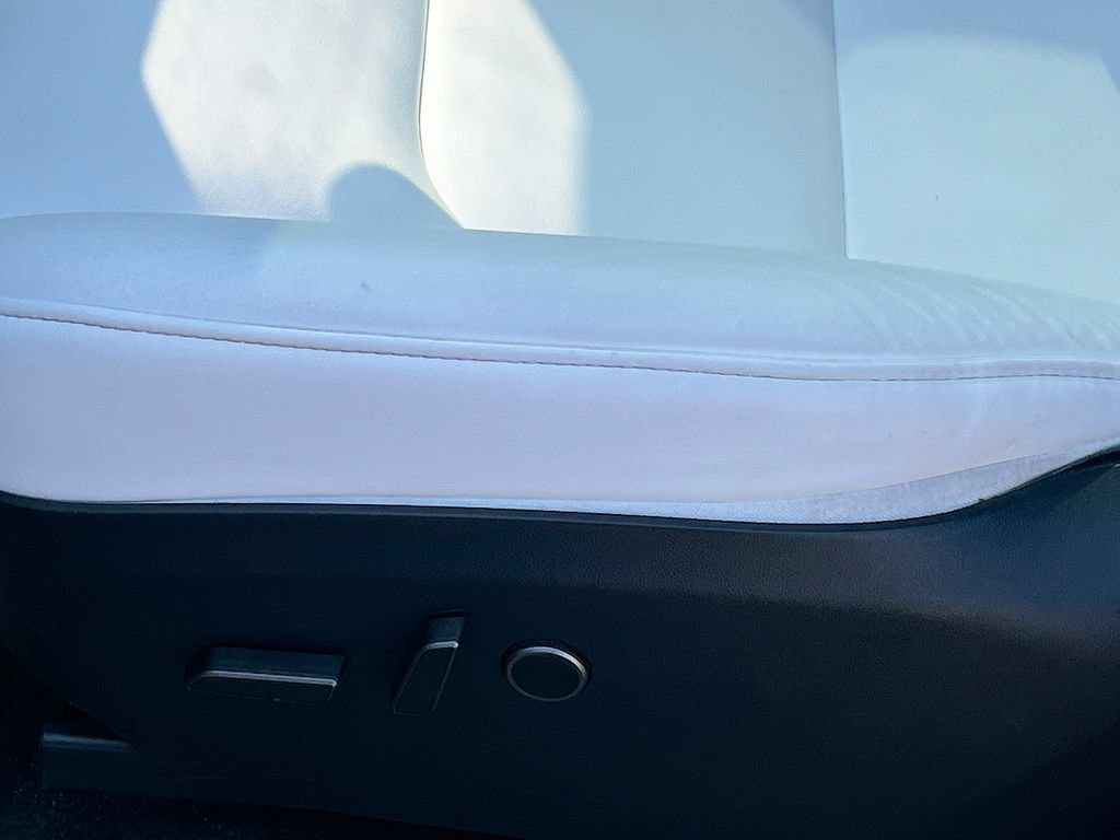 Used 2024 Tesla Model Y Performance AWD/4WD image 18