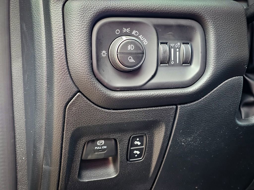 New 2026 RAM 1500 4x4 Crew Cab image 15
