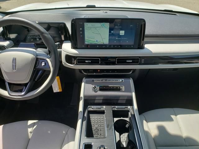 New 2026 Lincoln Aviator AWD image 16