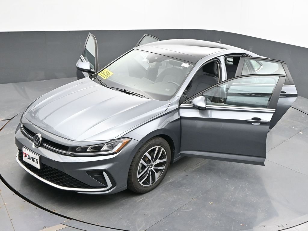Used 2025 Volkswagen Jetta SE image 56