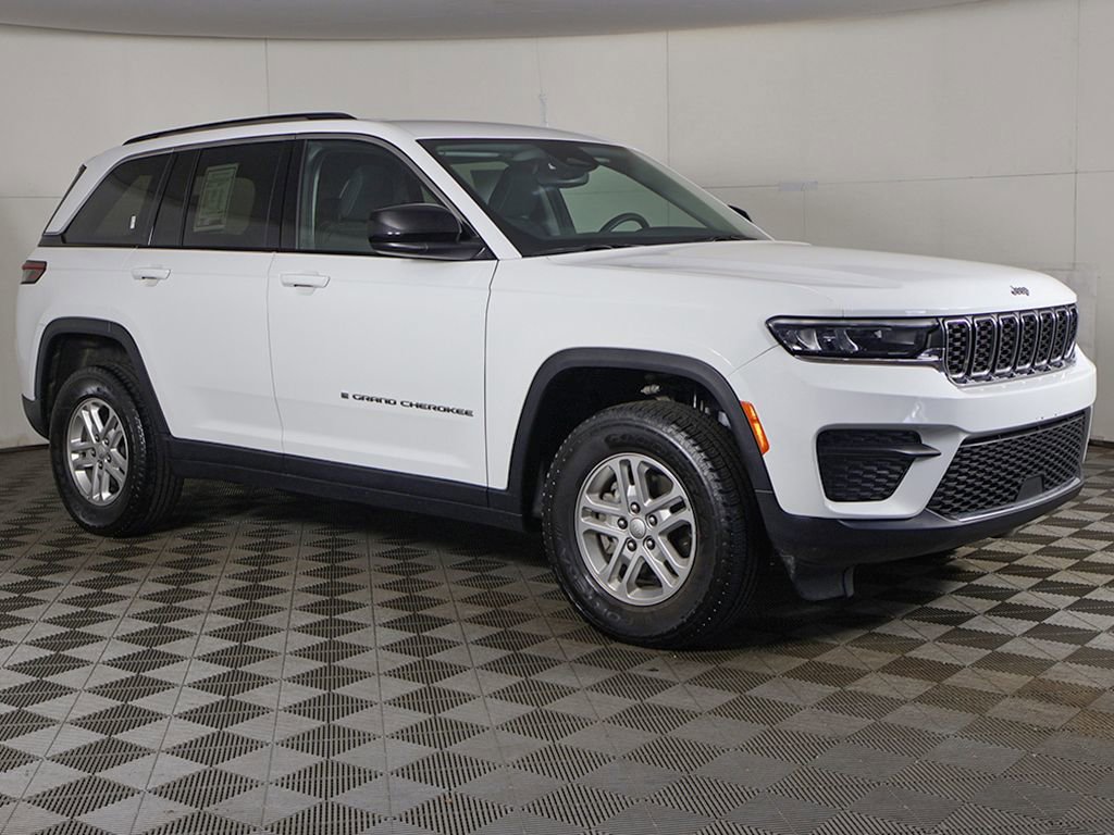 Used 2023 Jeep Grand Cherokee Laredo image 45