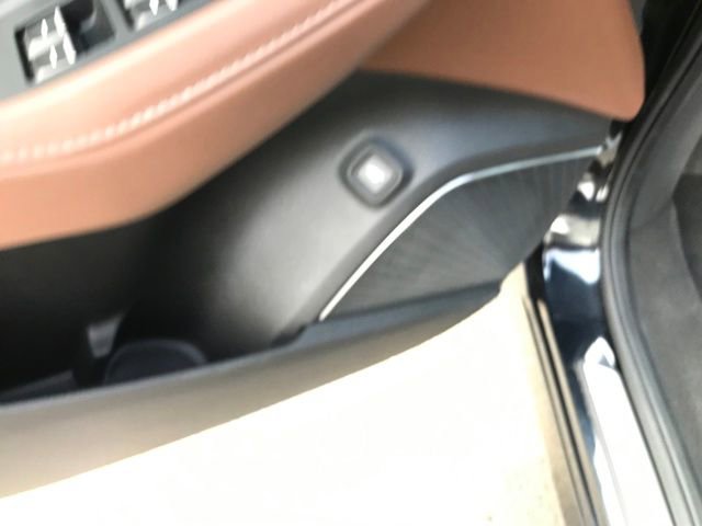 Used 2024 Acura MDX SH-AWD w/ Advance Package image 16