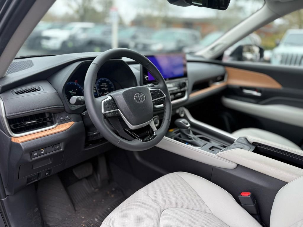 Certified 2025 Toyota Grand Highlander Limited image 14