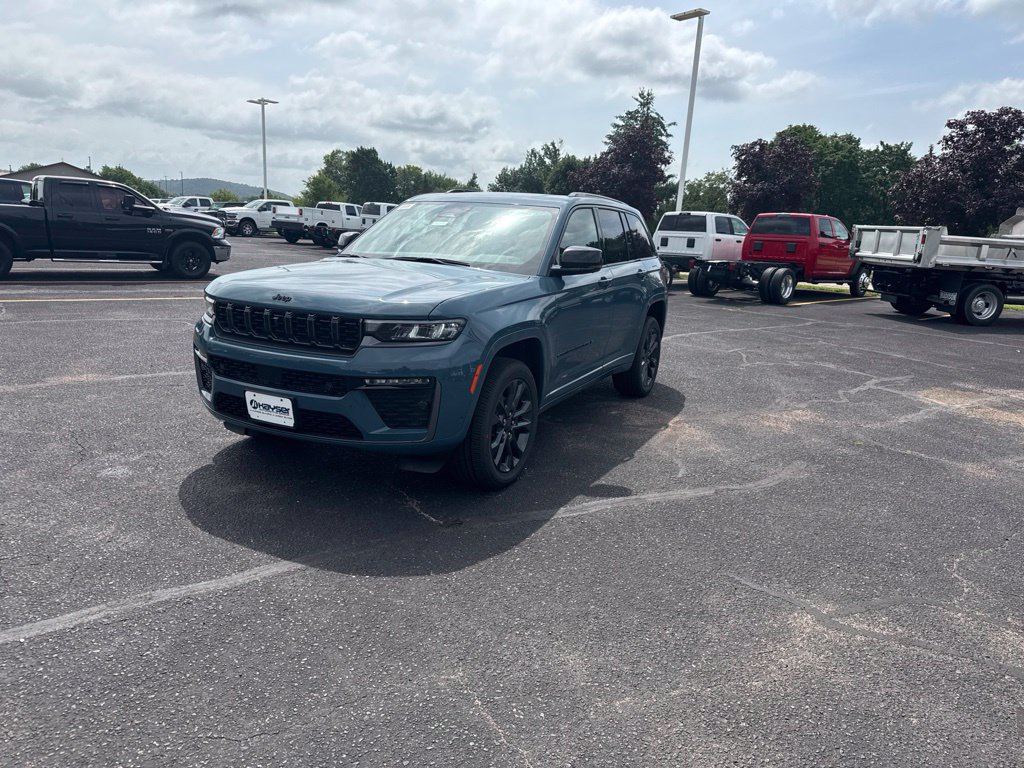 New 2026 Jeep Grand Cherokee Limited AWD/4WD image 3
