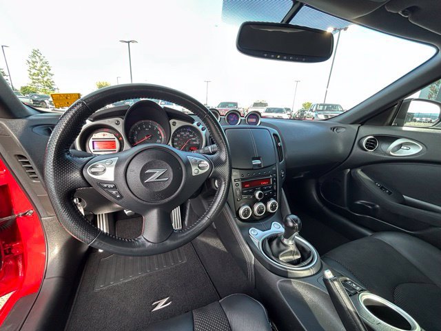 Used 2009 Nissan 370Z Touring RWD image 12