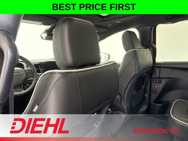 New 2027 Chrysler Pacifica Limited w/ Family Tech Group AWD/4WD image 20
