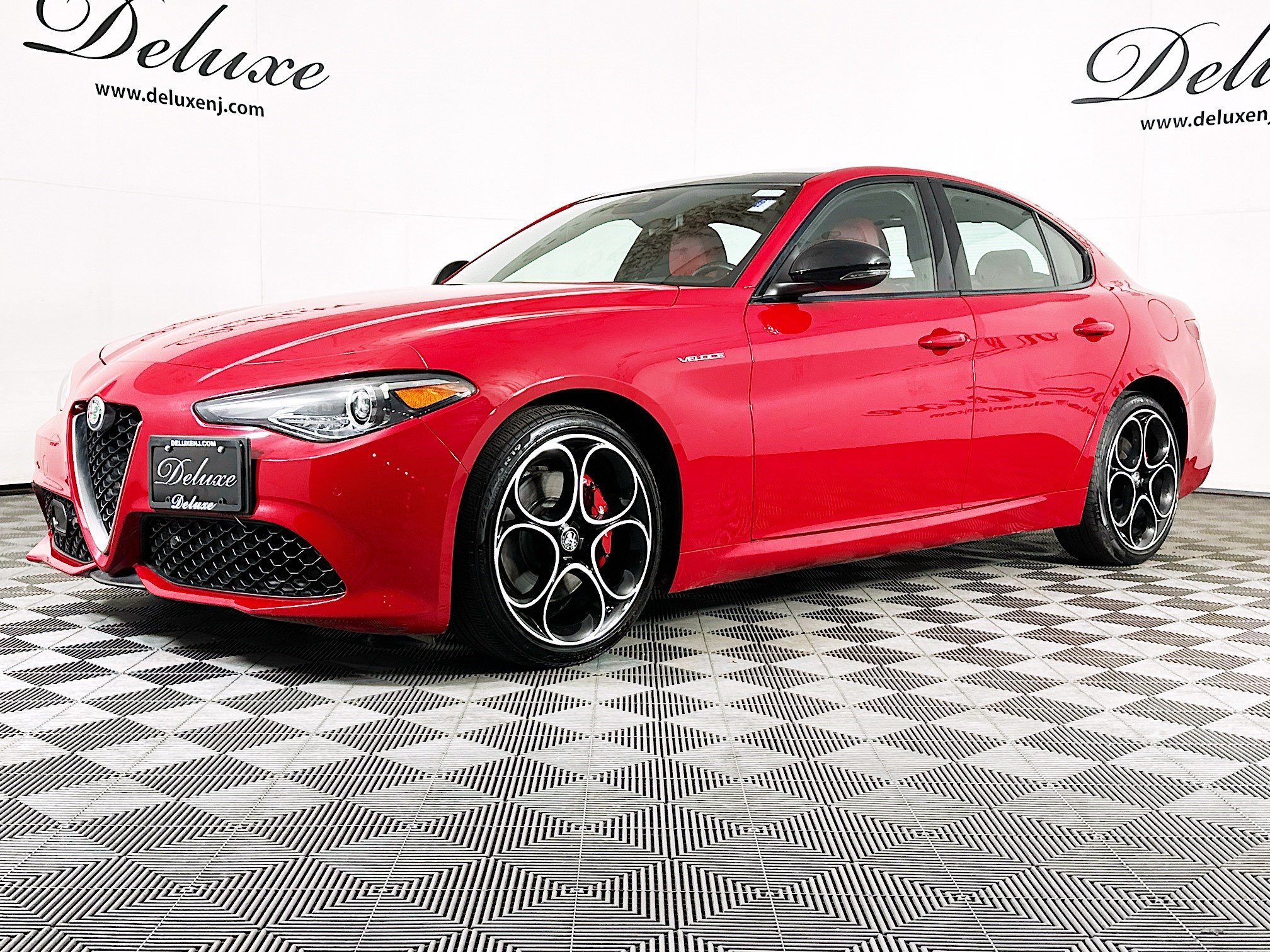 Used 2023 Alfa Romeo Giulia Veloce AWD/4WD image 3