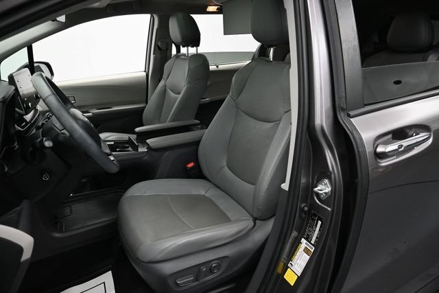 Used 2021 Toyota Sienna Limited FWD image 11