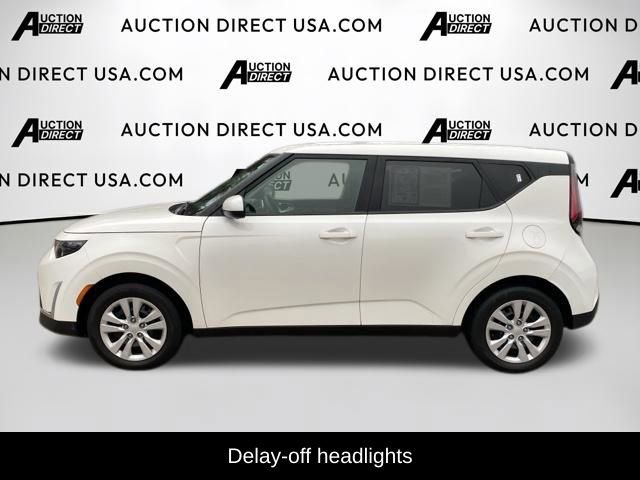 Used 2023 Kia Soul LX image 3