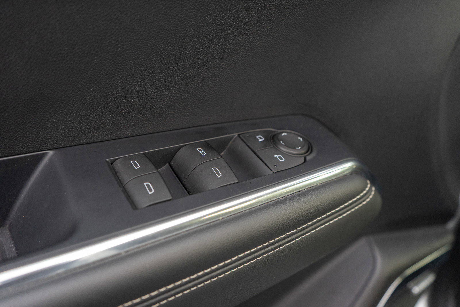 Used 2024 GMC Acadia Elevation image 15