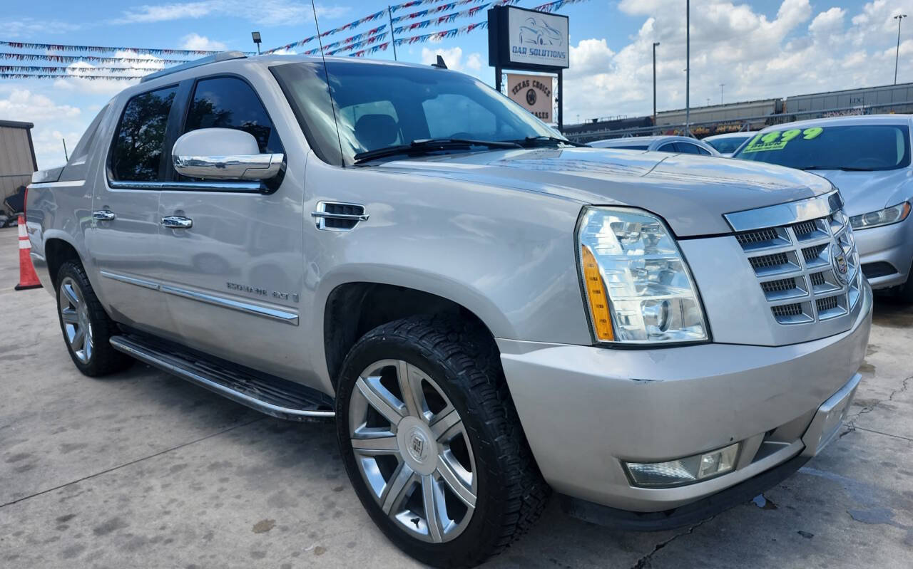 Used 2007 Cadillac Escalade EXT w/ Information Package AWD/4WD image 2