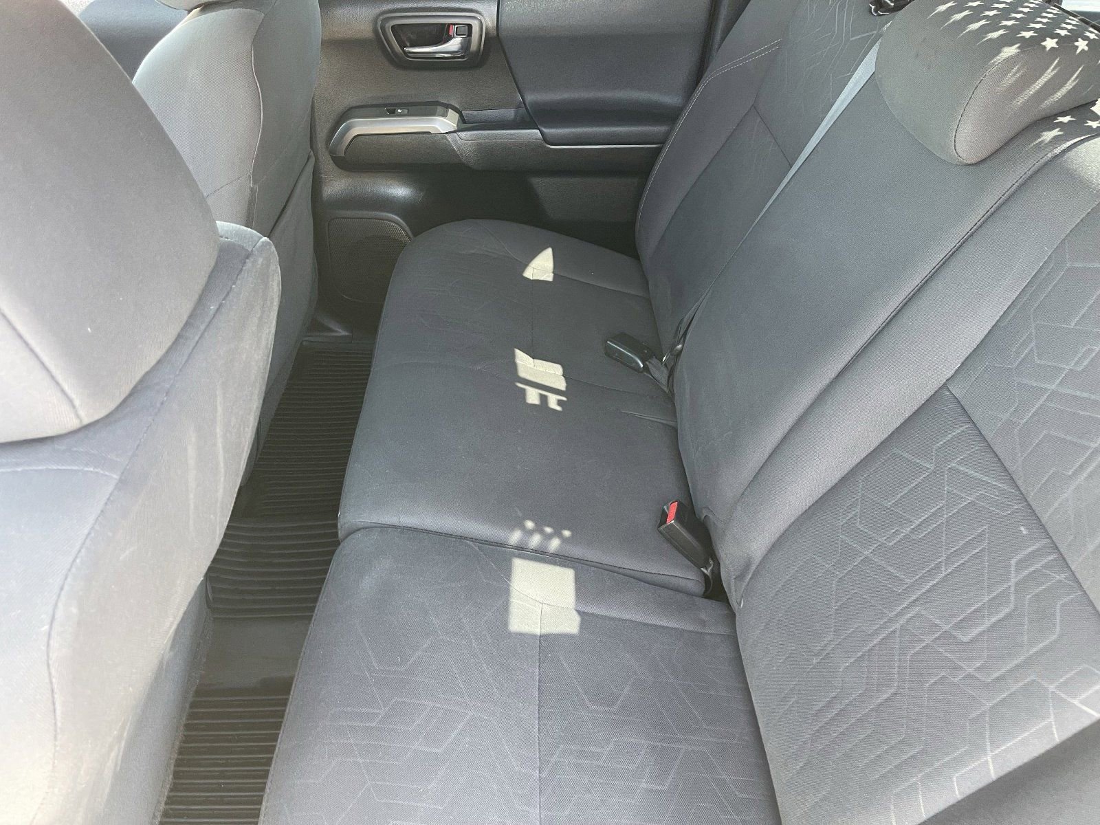 Used 2017 Toyota Tacoma TRD Off-Road w/ Premium & Technology Package AWD/4WD image 18