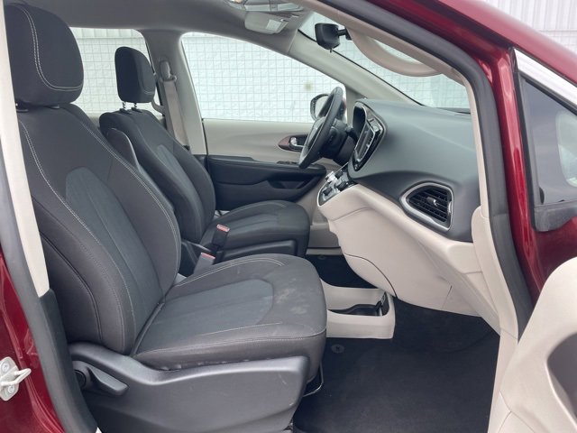Used 2023 Chrysler Voyager LX image 18