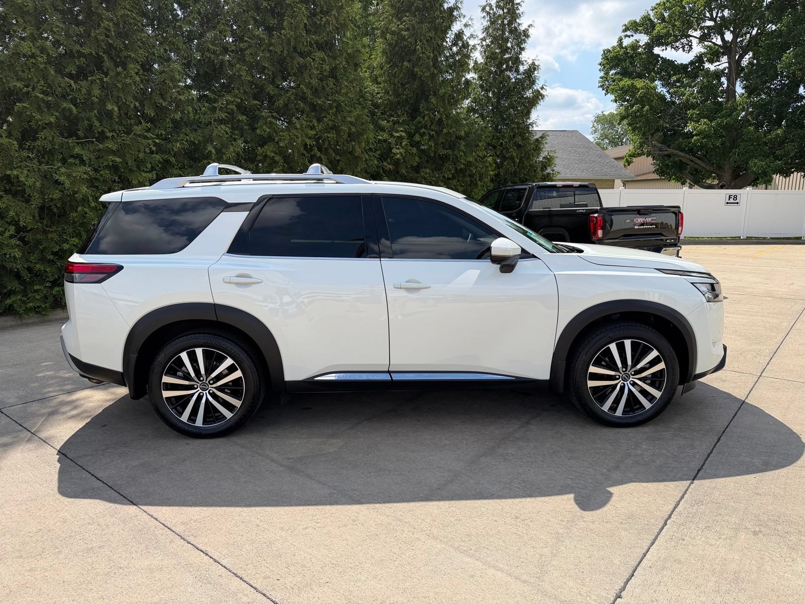 Used 2024 Nissan Pathfinder Platinum AWD/4WD image 31