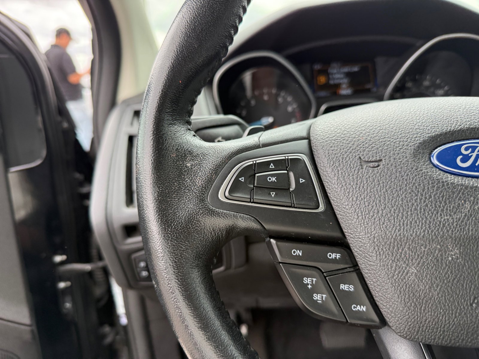 Used 2016 Ford Focus SE w/ SE Sport Package image 17