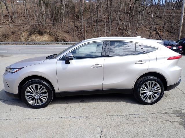 Certified 2023 Toyota Venza XLE image 9