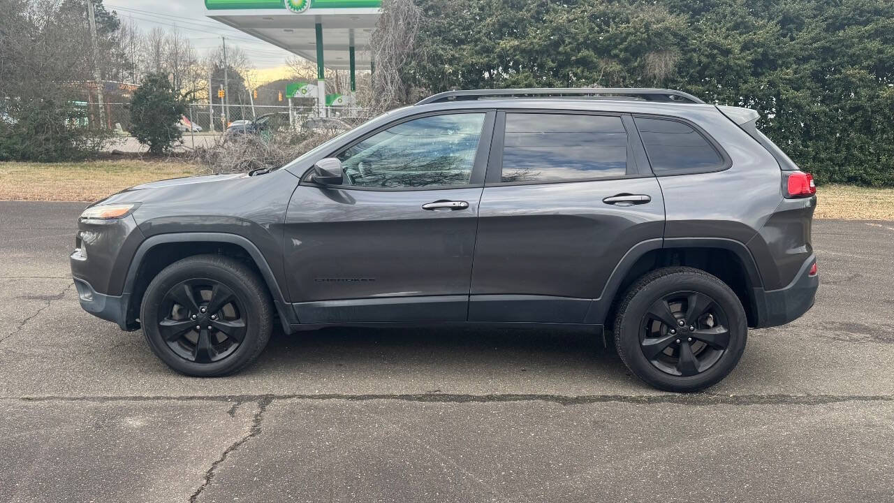 Used 2015 Jeep Cherokee Latitude w/ Comfort/Convenience Group AWD/4WD image 5