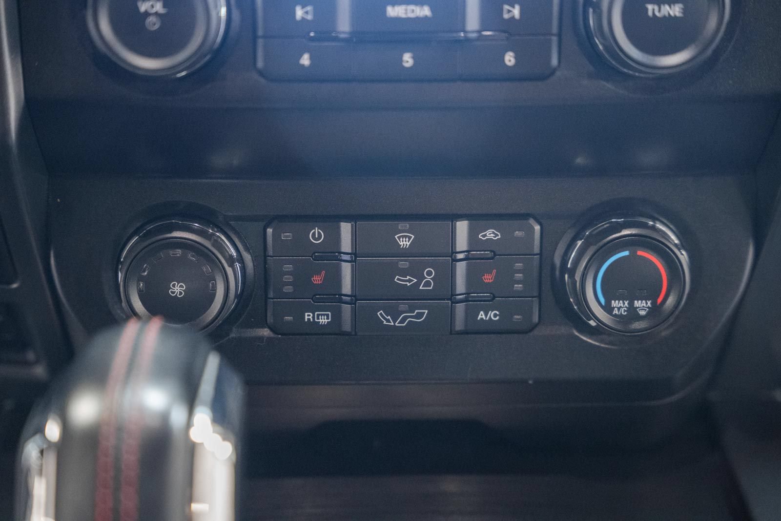 Used 2019 Ford F150 XLT w/ Equipment Group 302A Luxury AWD/4WD image 26