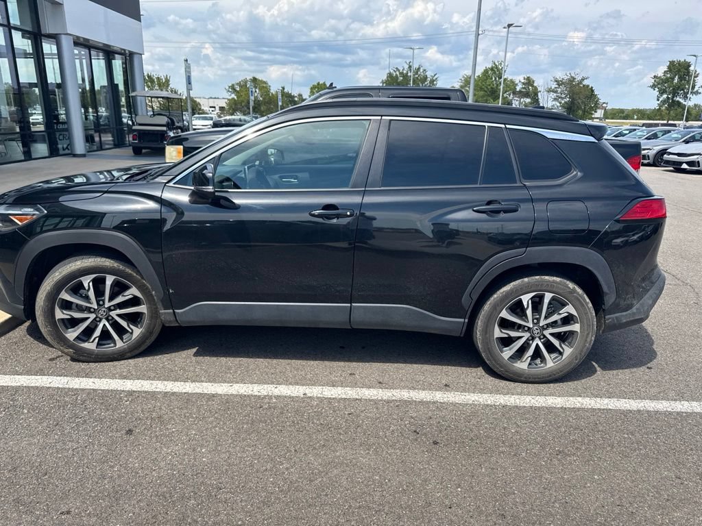 Used 2024 Toyota Corolla Cross XLE FWD image 6