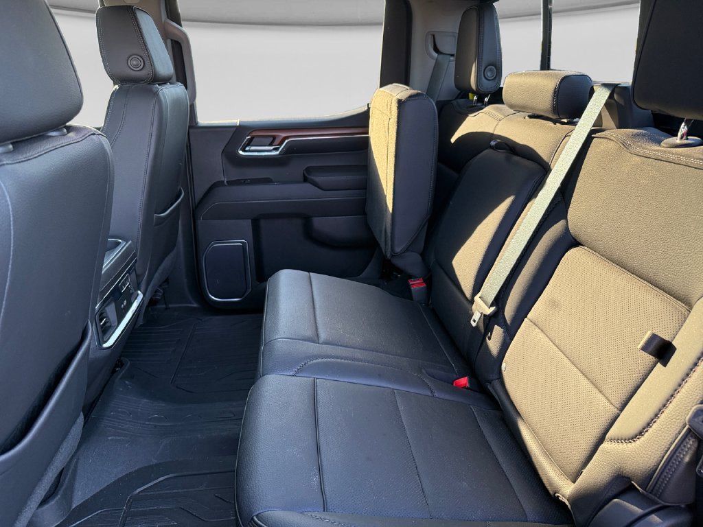 Used 2023 GMC Sierra 1500 Denali w/ Technology Package AWD/4WD image 34