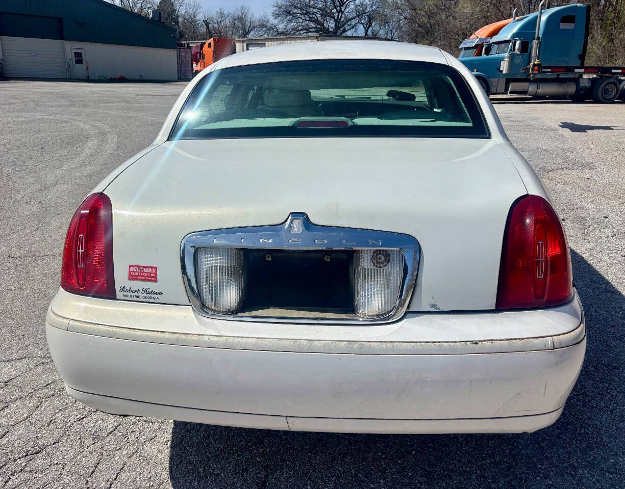 Used 2000 Lincoln Town Car Signature RWD image 8