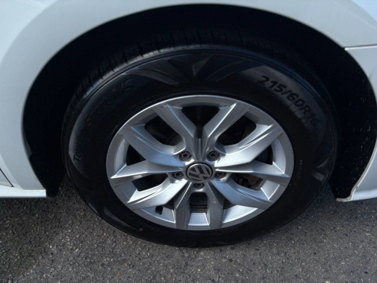 Used 2017 Volkswagen Passat 1.8T S image 13