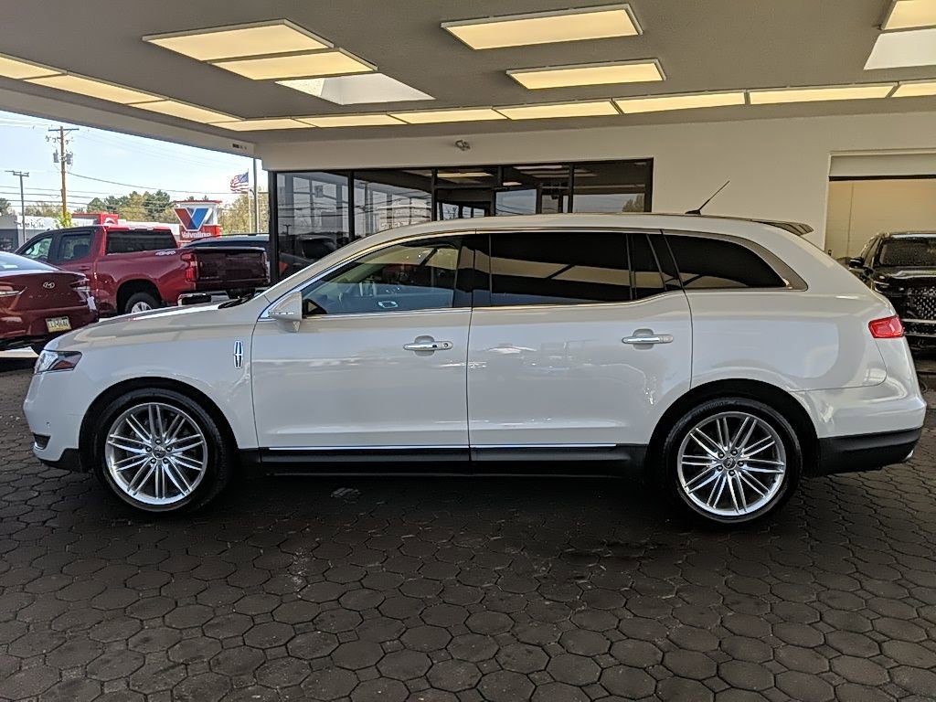 Used 2019 Lincoln MKT AWD image 10