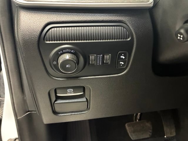 Used 2023 Jeep Wagoneer L Series III w/ Premium Group I AWD/4WD image 21