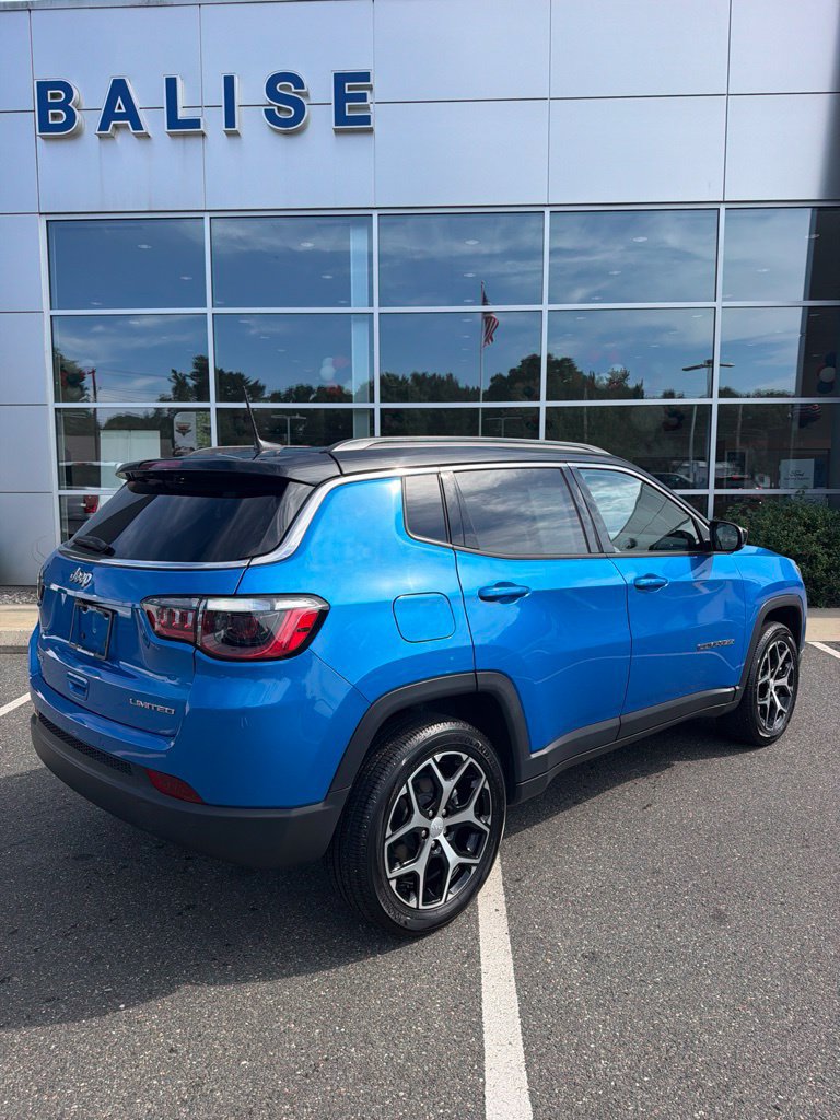 Used 2024 Jeep Compass Limited AWD/4WD image 3