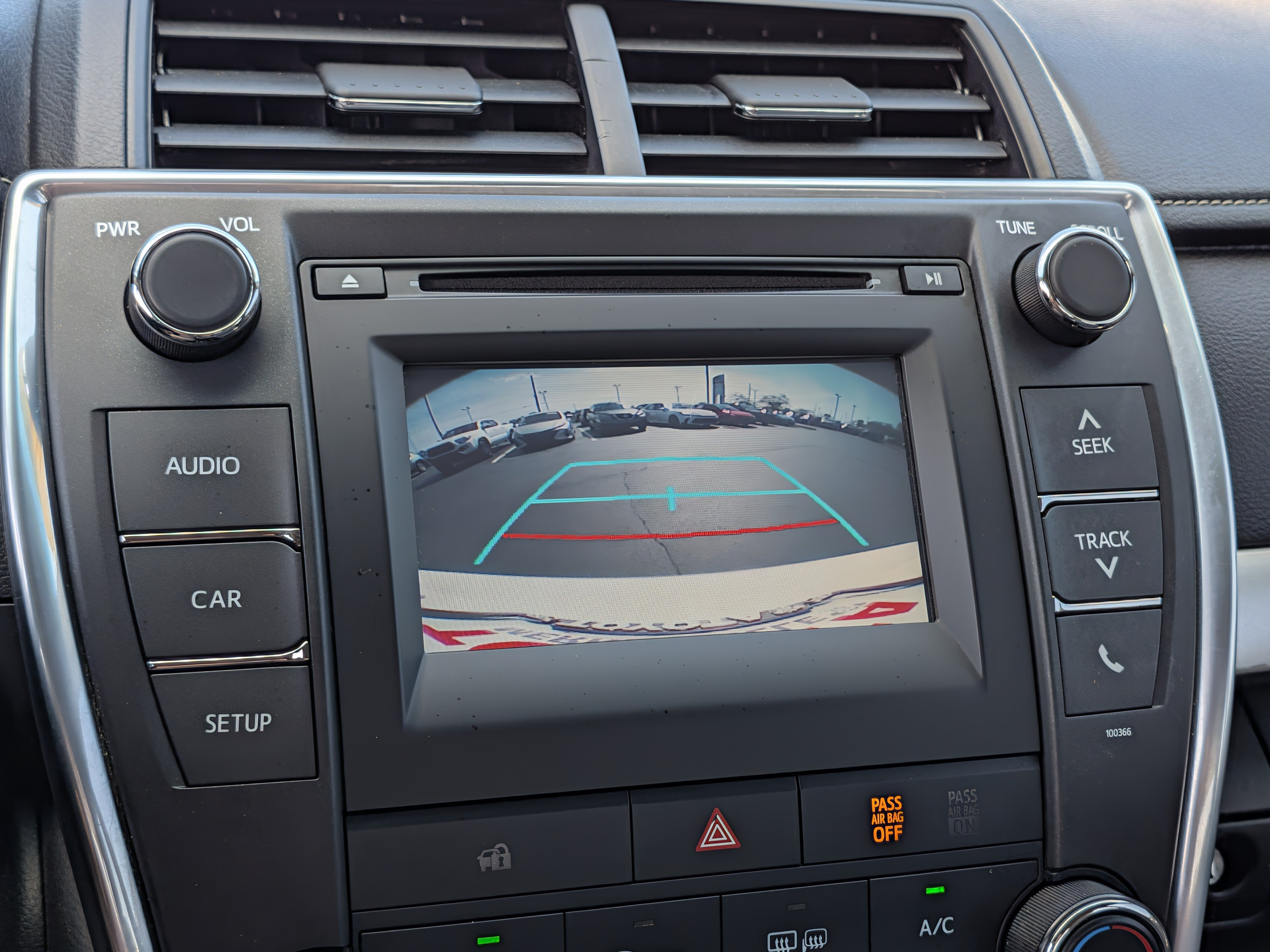 Used 2015 Toyota Camry SE w/ Moonroof Package FWD image 33