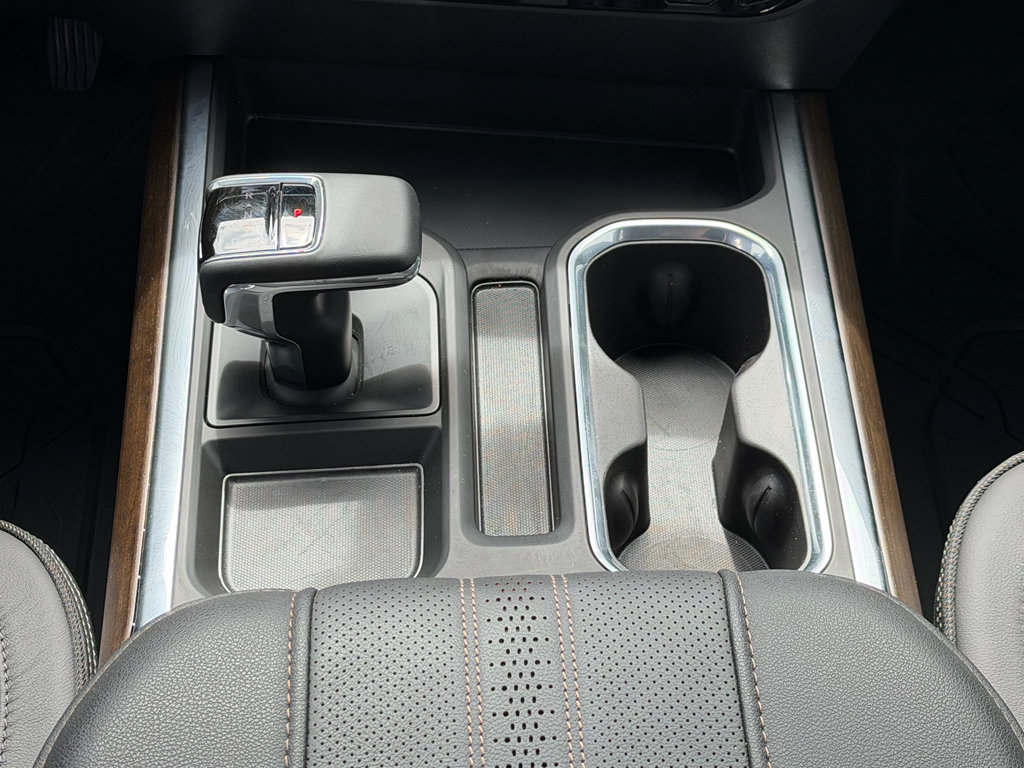 Used 2025 Chevrolet Silverado 1500 High Country w/ Midnight Edition AWD/4WD image 12