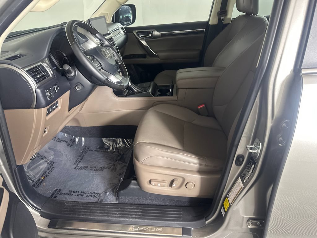 Used 2023 Lexus GX 460 Premium w/ Accessory Package AWD/4WD image 9