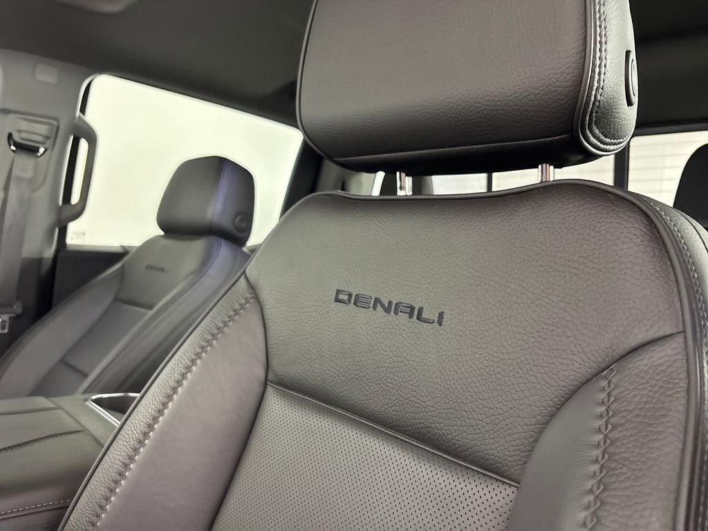 Used 2025 GMC Sierra 1500 Denali w/ Technology Package AWD/4WD image 10