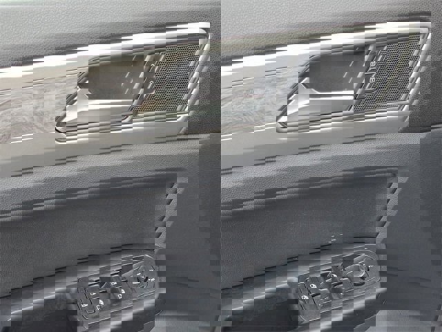 Used 2020 Volkswagen Atlas Cross Sport SE w/ Panoramic Sunroof Package image 33